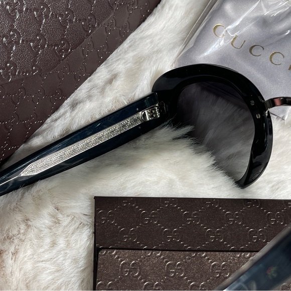 Gucci black sunglasses with silver GG logo on arm - Picture 4 of 6